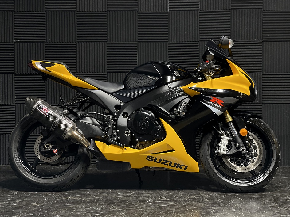 2017 Suzuki gxs r750cc available for sale