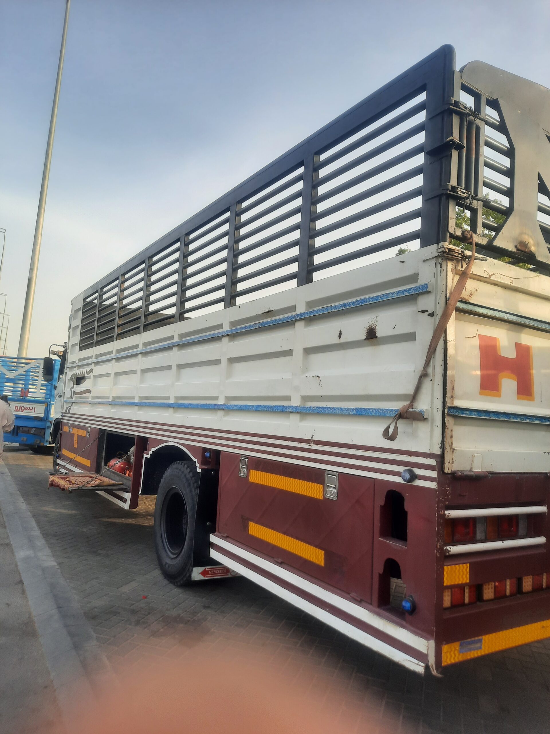 نقل اثاث ونقل بضائع داخل وخارج الرياض
