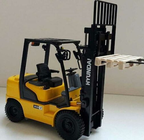 Forklift for rent خدمات تأجير رافعات شوكية