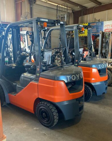 Forklift for rent خدمات تأجير رافعات شوكية