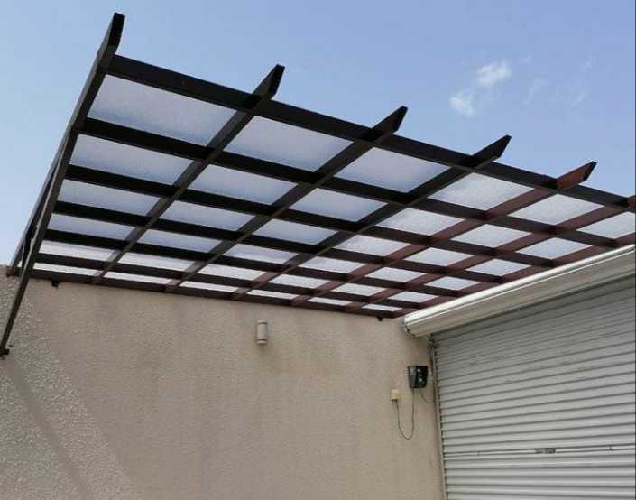 مظلات وسواتر وهناجر ومستودعات