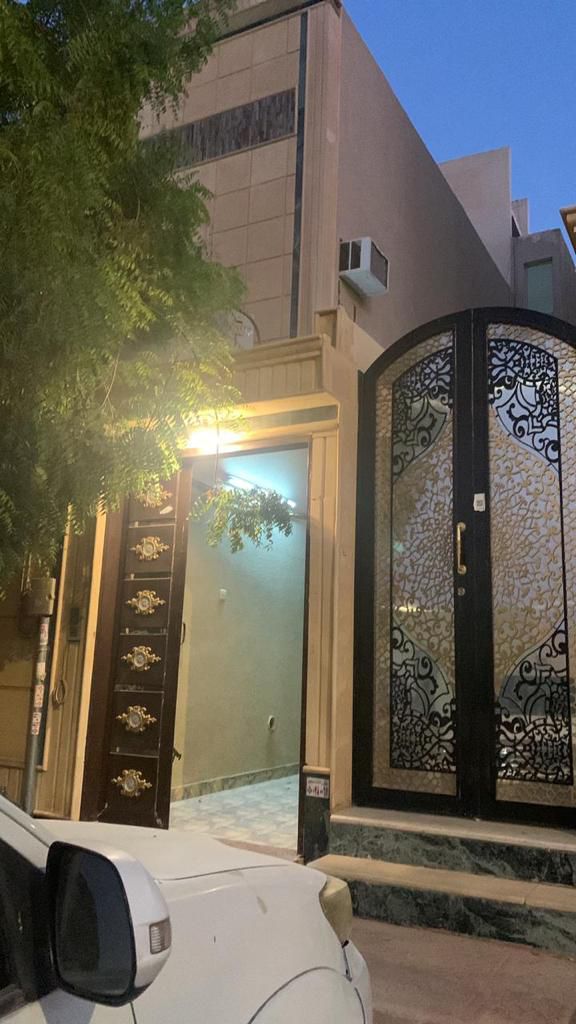 متوفر شقه للاجار حي اليرموك ثلاث غرف صاله مطبخ حمام السعر ٢٠ الف