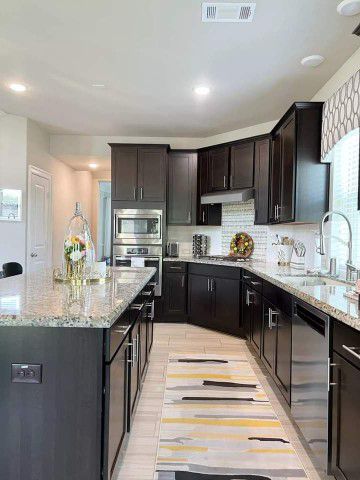 ابواب المنيوم وشبابيك ومطابخ وصيانة ومفصلا ت