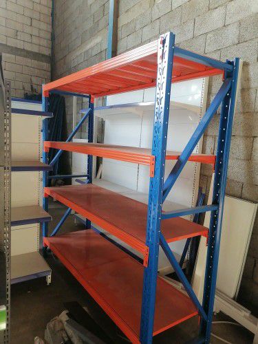 رفوف نضيفه مستعمله وجديده فك وتركيب جميع انواع التخزين. مستودعات