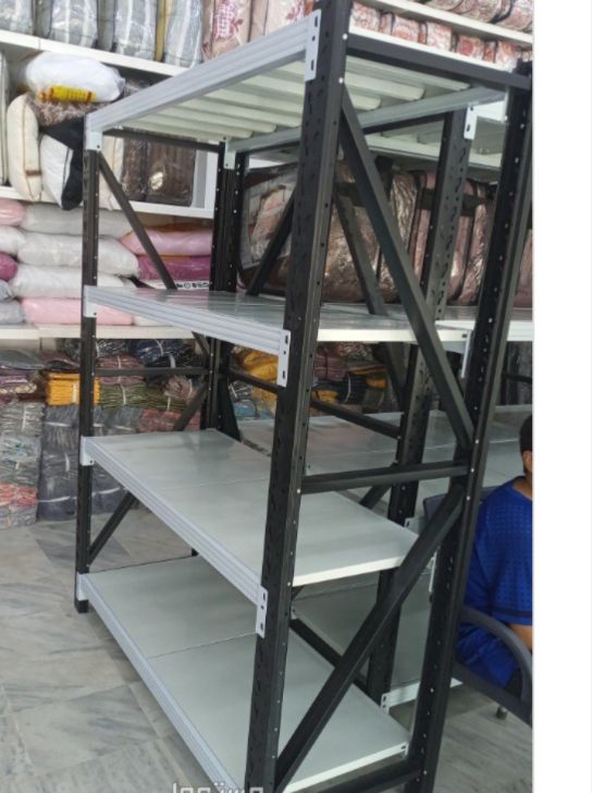 رفوف بجميع انواعها والوانها المختلفه وطبالي وعربات اتسوق