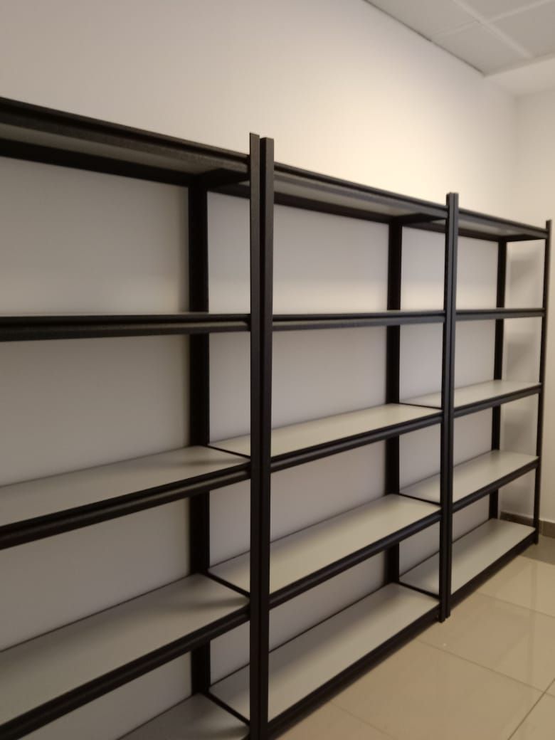 رفوف بجميع انواعها وكذالك طبالي وعربات تسوق وكاشيرات بقاله