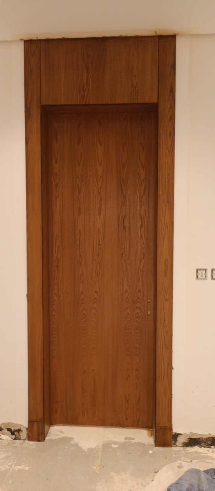 لجميع انواع النجارة الأبواب الخشبية وجميع الديكورات بأسعار مميزه ومواصفات جديده للتواصل 0599604790