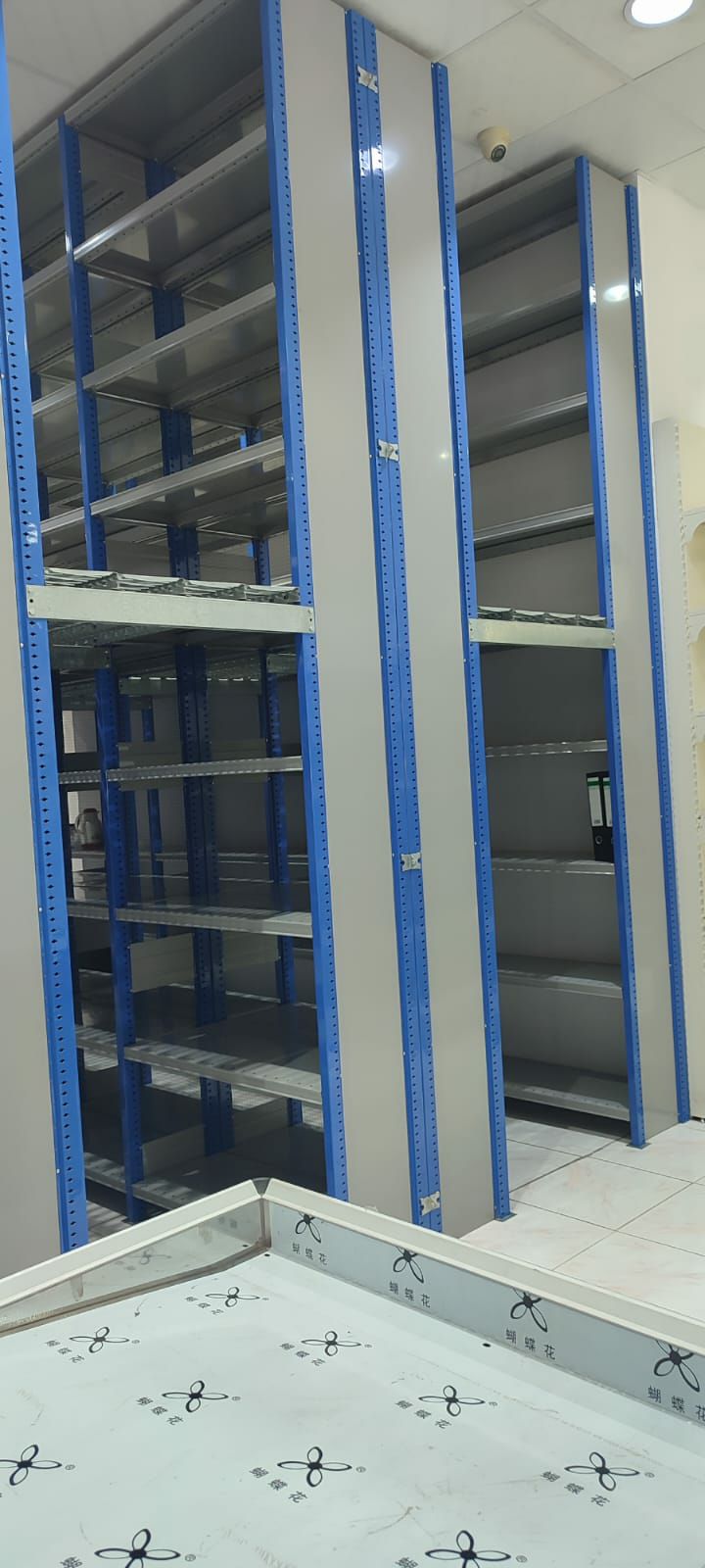 رفوف نضيفه مستعمله وجديده فك وتركيب جميع انواع التخزين. مستودعات