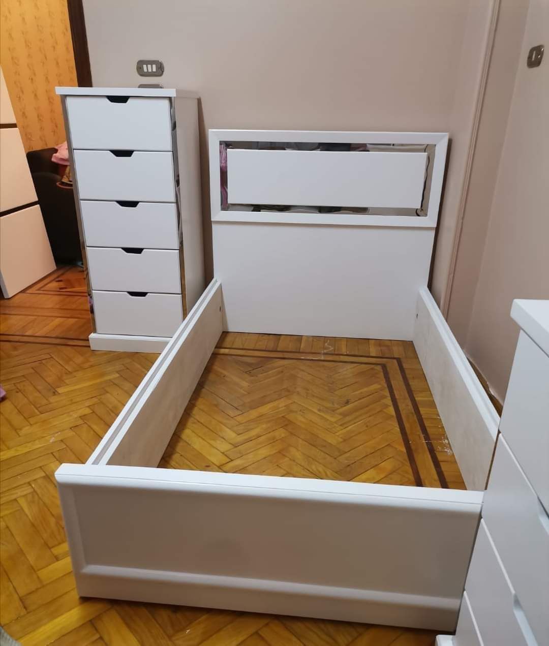 معلم دهان أنواع الخشب ابواب وغرف وديكور ومطبخ ونجار ابواب