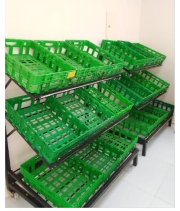 رفوف بجميع انواعها وكذالك طبالي وعربات تسوق وكاشيرات بقاله