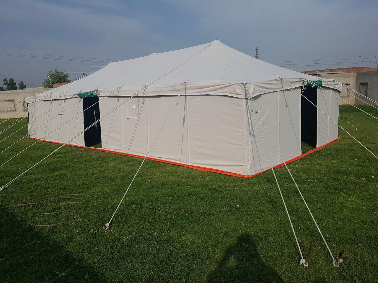 عامل تركيب خيام