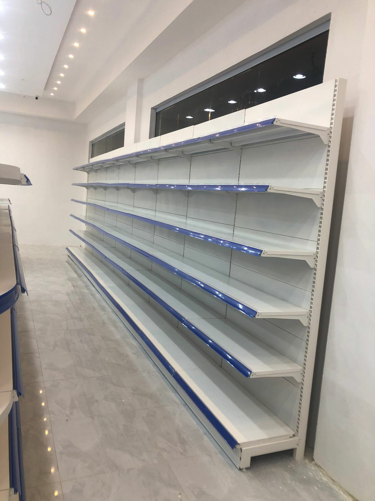 رفوف نضيفه مستعمله وجديده فك وتركيب جميع انواع التخزين. مستودعات