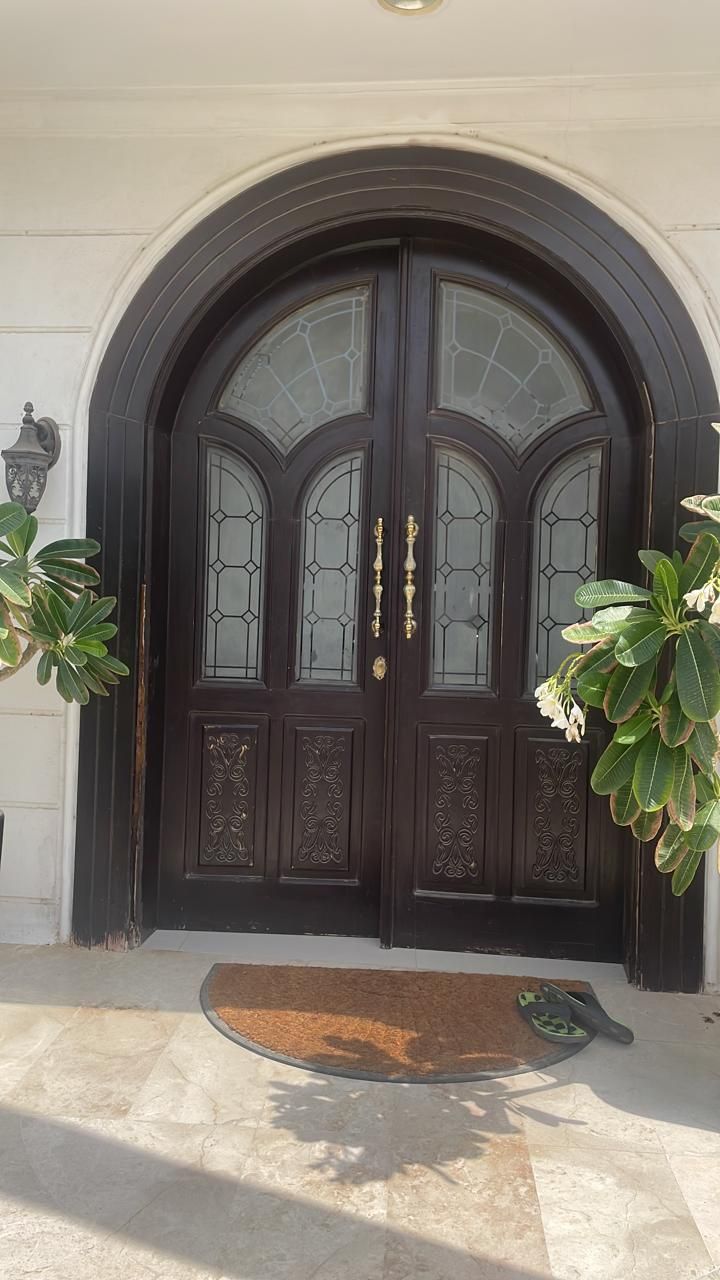 دهان ابواب وغرف وديكور ونجار ابواب وغرف وديكور ودهان حديد بوهيا ديكو