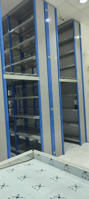 رفوف نضيفه مستعمله وجديده فك وتركيب جميع انواع التخزين. مستودعات