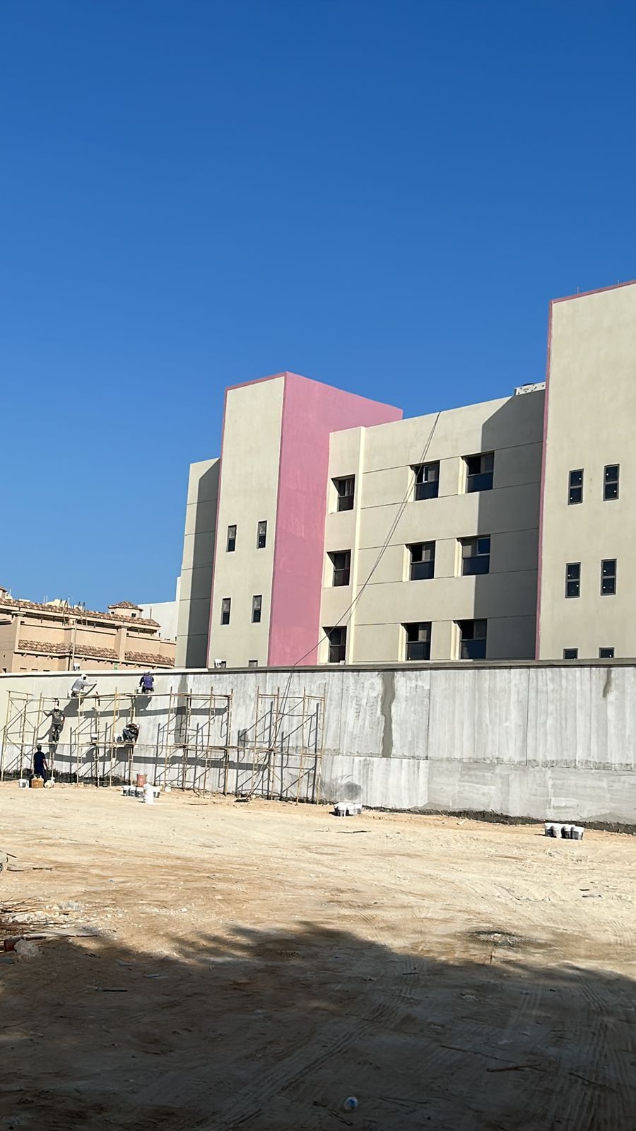 مقاولات عامة الخرسانات و التشطيبات و الترميمات دهانات عوازل و جبس بجميع أنواعه و بلاط صيانة كهرباء و سباكة