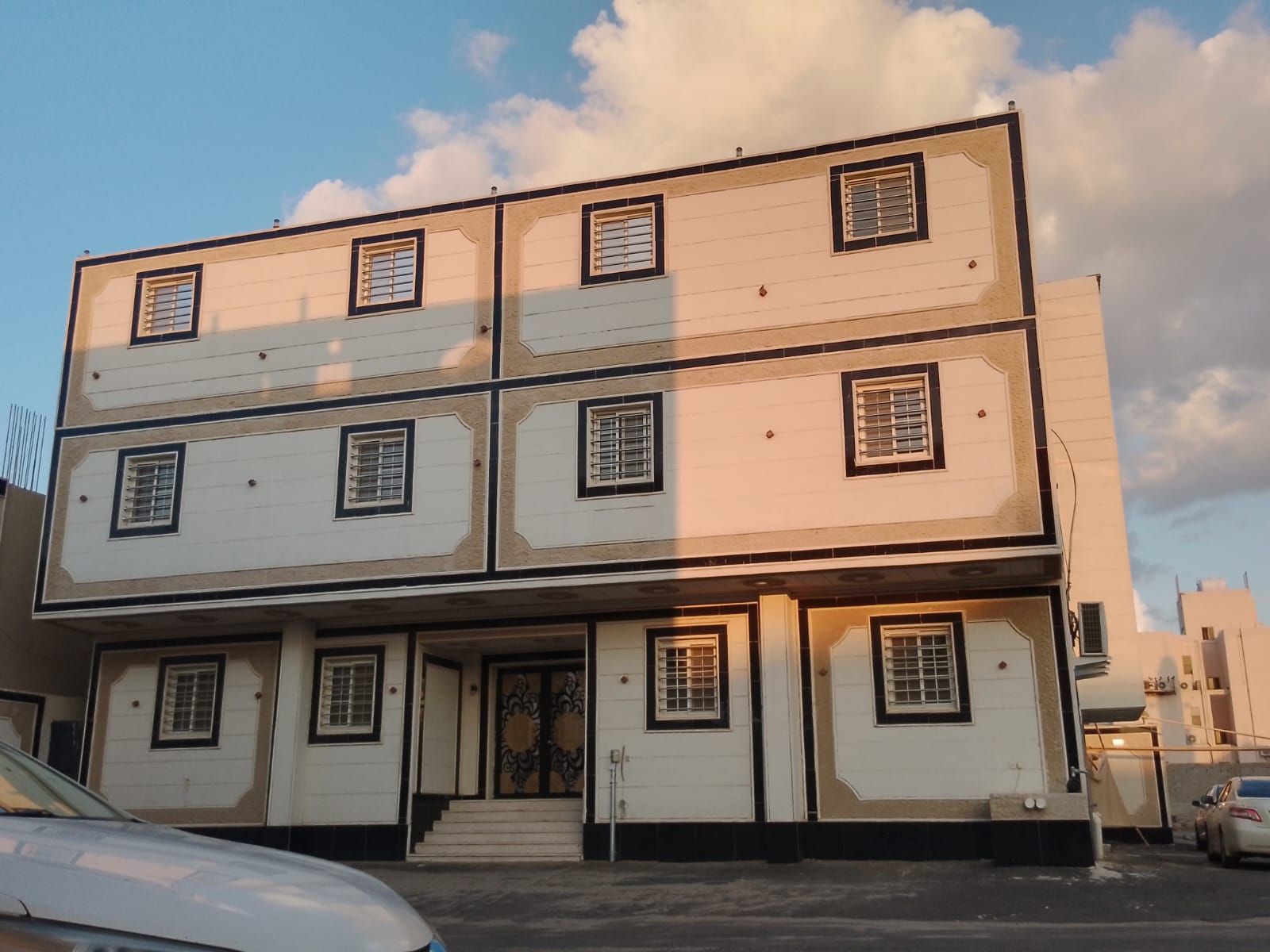 كهربائي فني وصيانة منازل 0594278197