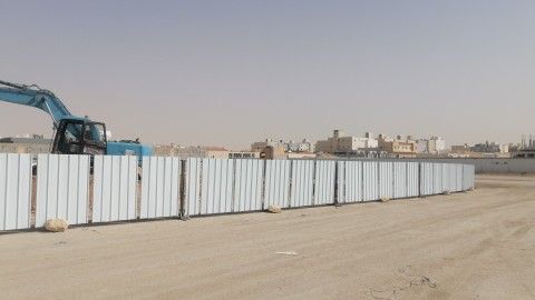 أعمال شينكو مضلات وسواتر تسوير أراضي بيضاء تحت الإنشاء حسب موصفات البلديه