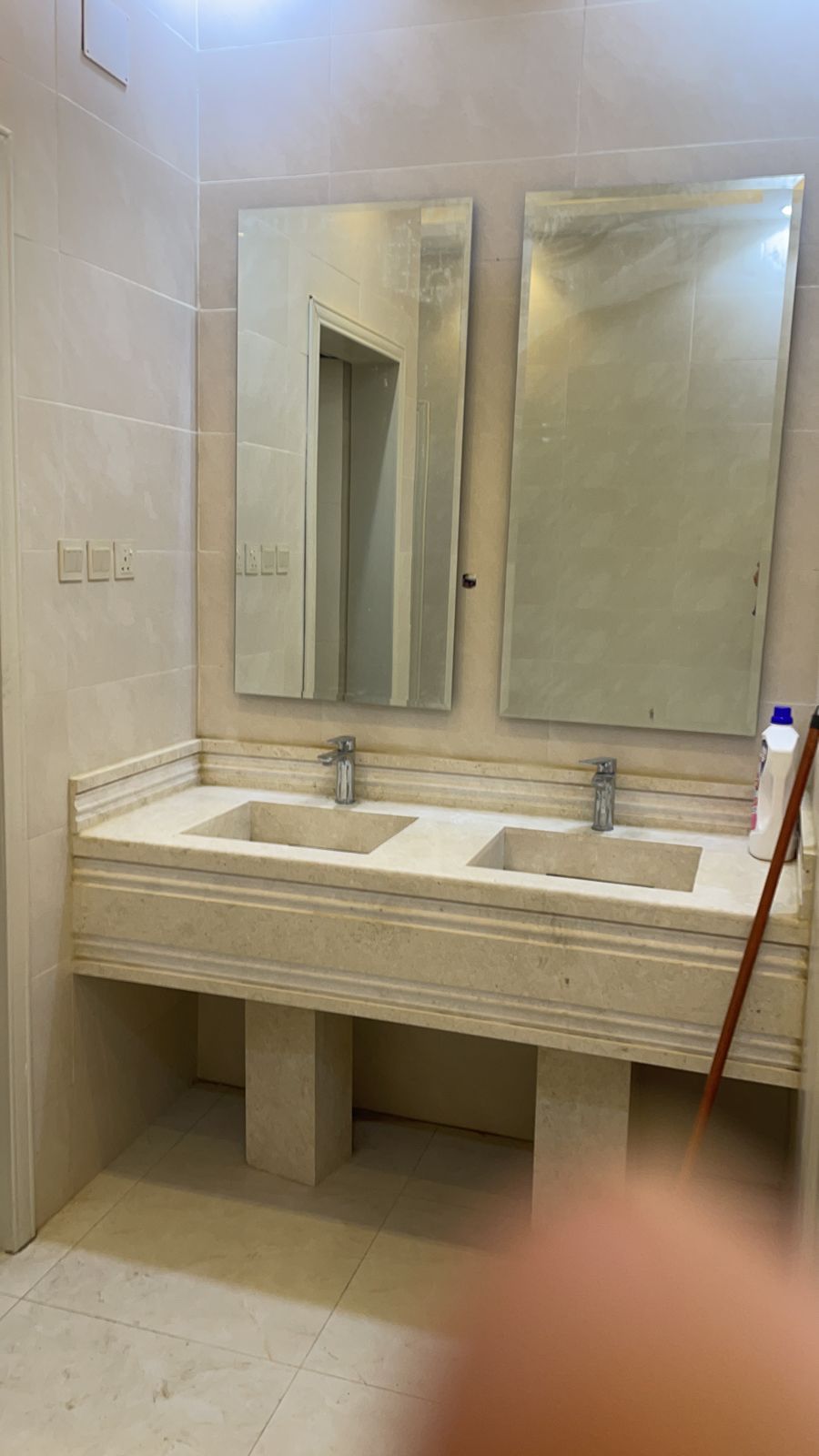 خميس مشيط ،مخطط الثمانيين خلف الجوازات