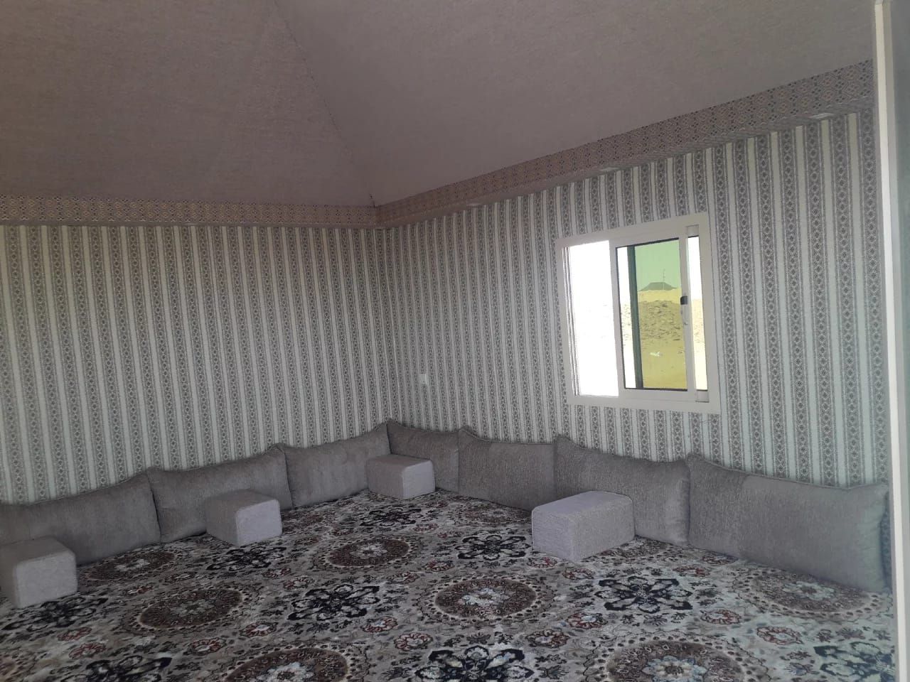 خيام ملكي وعادي و مظلات بيت شعر وقرميد