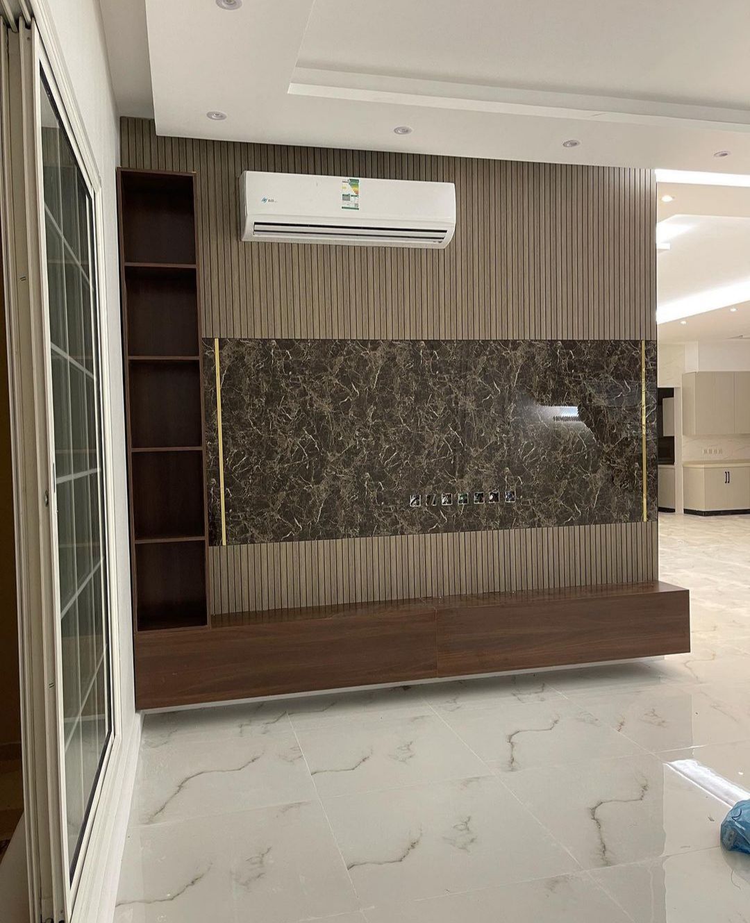 مقاول ترميم وديكورات داخليه ودهانات وورق جدران الر