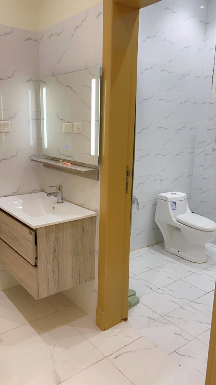 شقه نظيفه للايجار ب المهديه. الشقه دورين