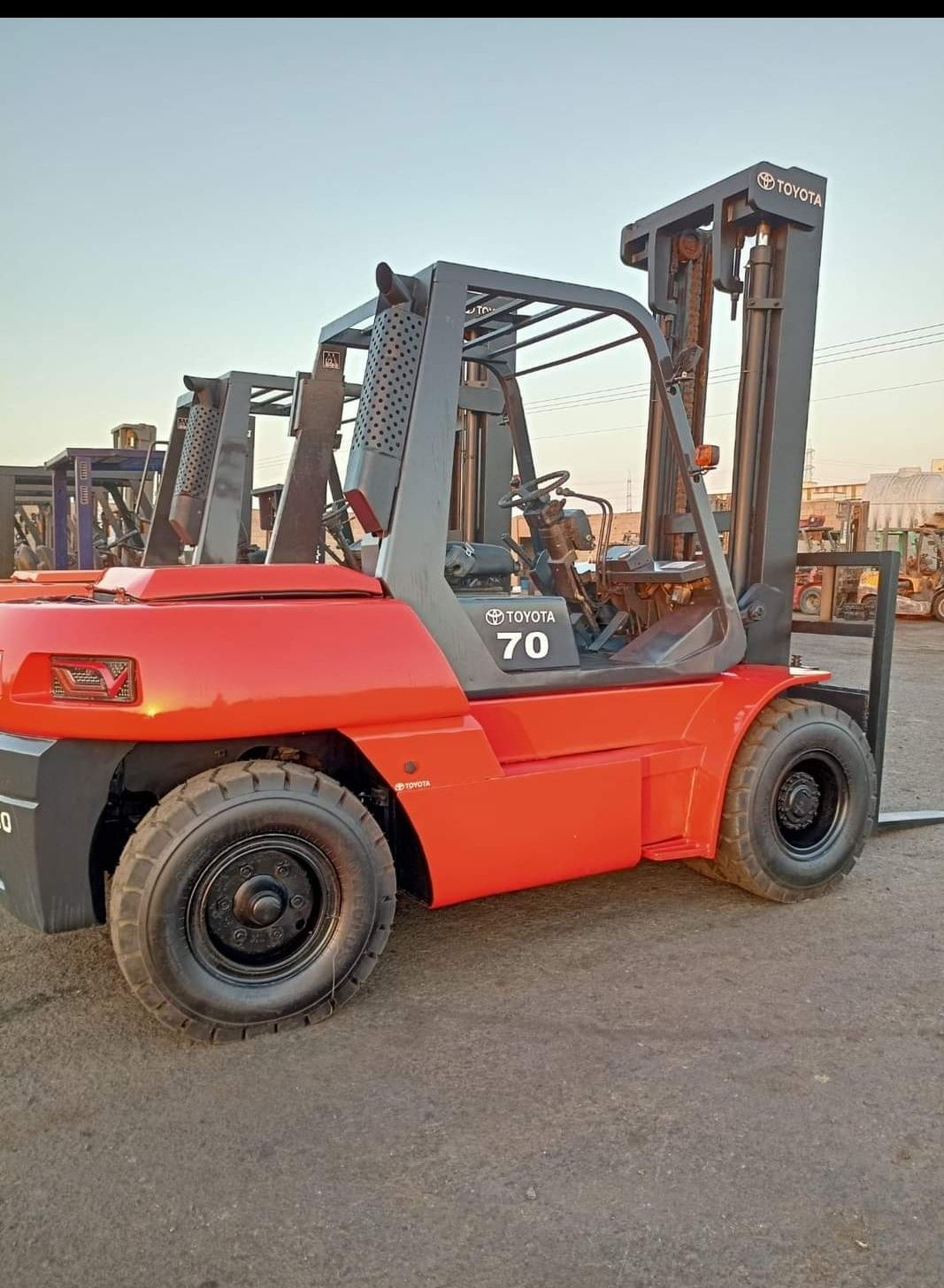 لايجار رافعات شوكيه فورك لفت و سيزرلفت.مان لفت ومي