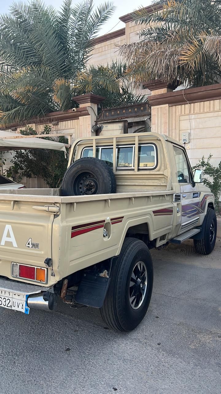 للييع تيوتا شاص الموديل 2015محدث 20 قير عادي دبل ا