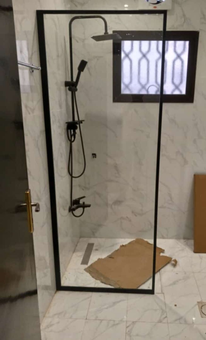 زجاج سكريت ومرايا بالرياض