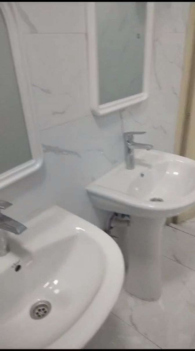 *السلام عليكم ورحمه الله* *وبركاته* *شقه للايجار*