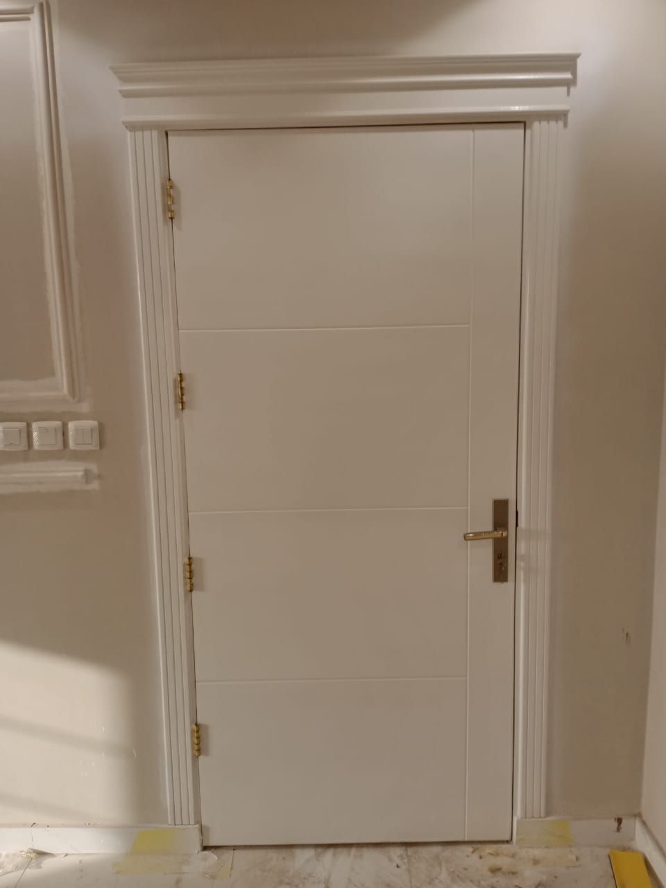 معلم دهان أنواع الخشب ابواب وغرف وديكور ومطبخ ودها