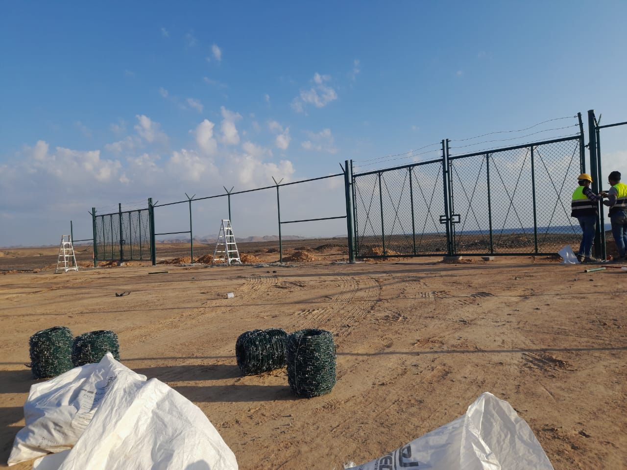 ومقل شبوك وهناقر بجميع انواعها في جميع أنحاء الممل