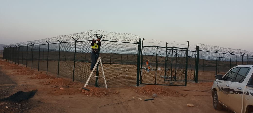 ومقل شبوك وهناقر بجميع انواعها في جميع أنحاء الممل