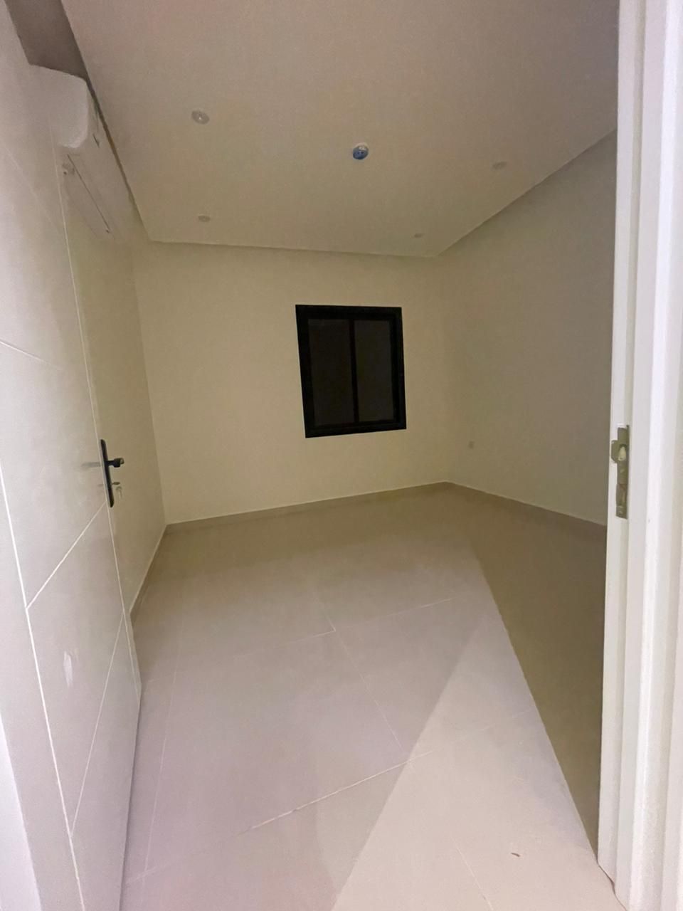 شقه فاخره للايجار حي العارض