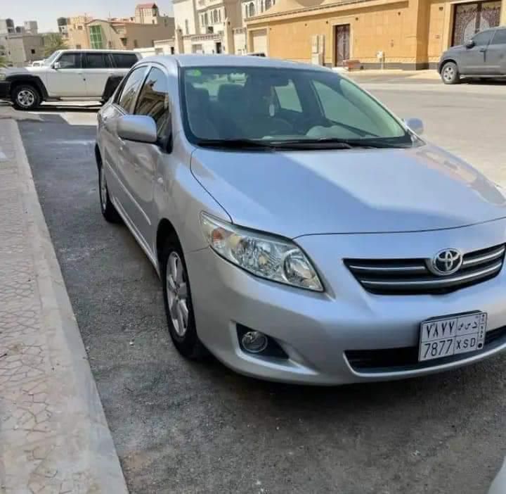 كورولا نظيفه جدا للبيع موديل 2010