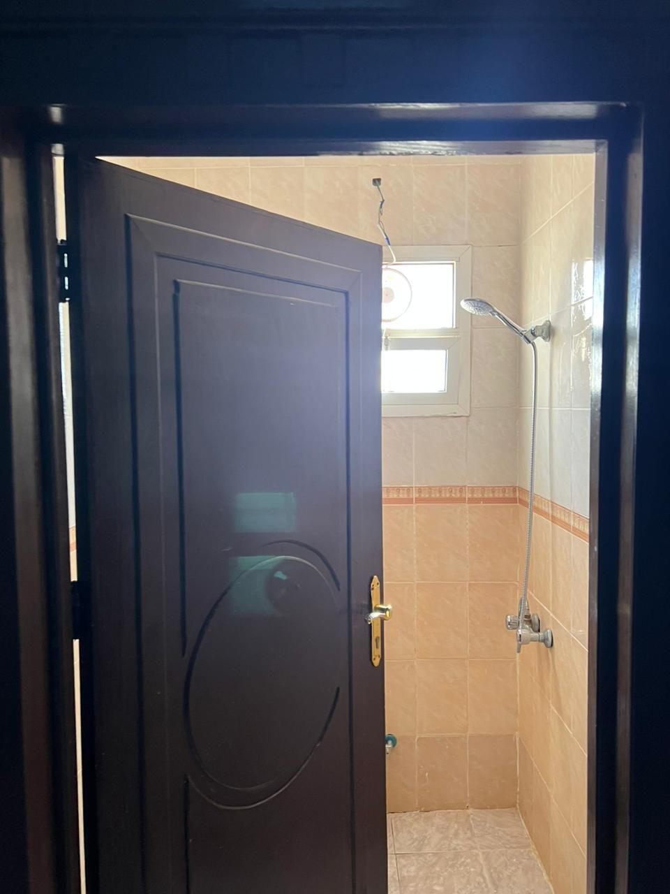 السلام عليكم شقة حي العزيزية جدة