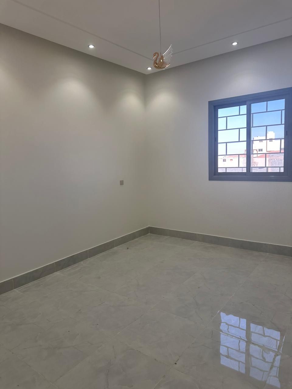 *شقه فاخره للايجار بريده حي* العليا