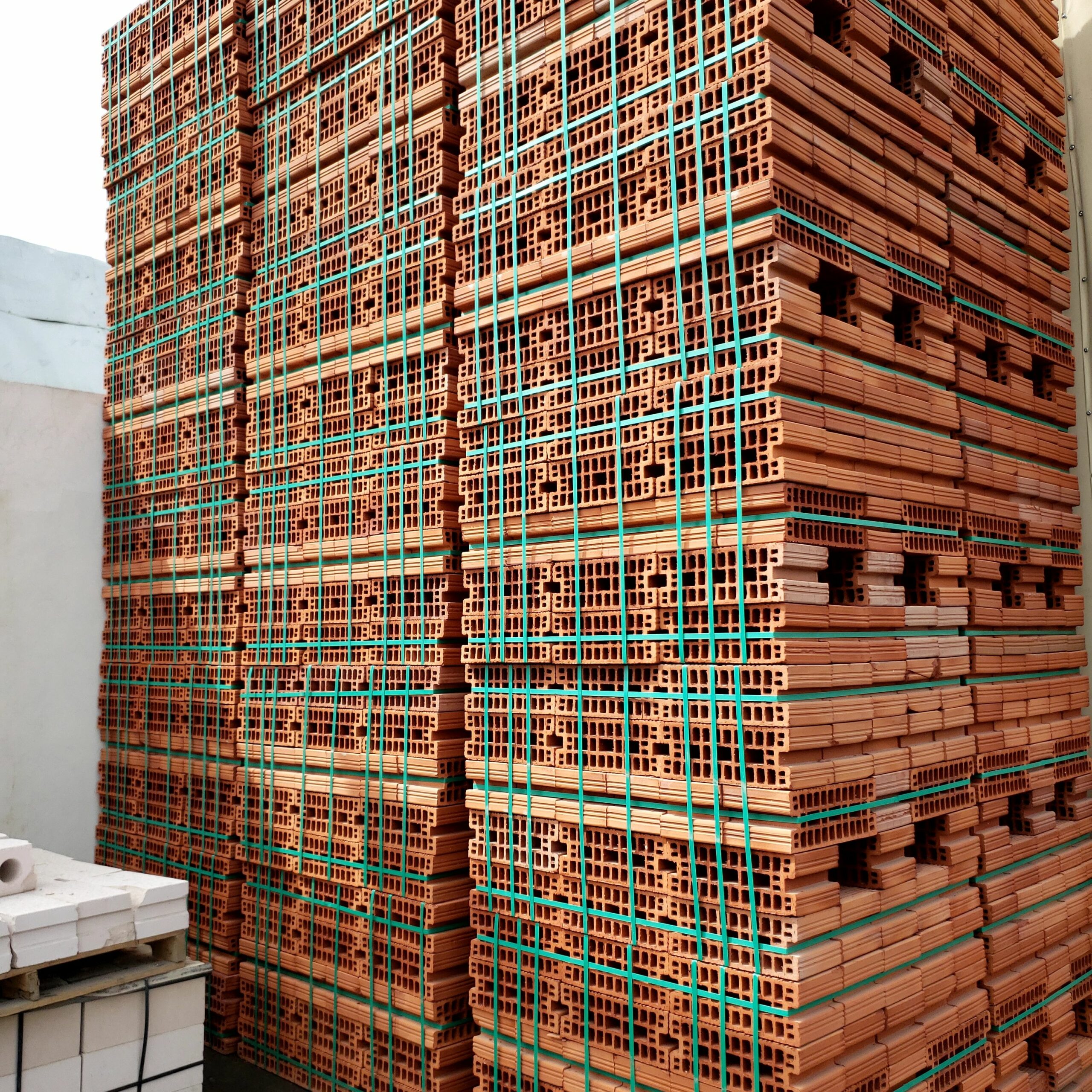 مبسط رمل اسمنت بلك مخلوط وكل ادوات البناء