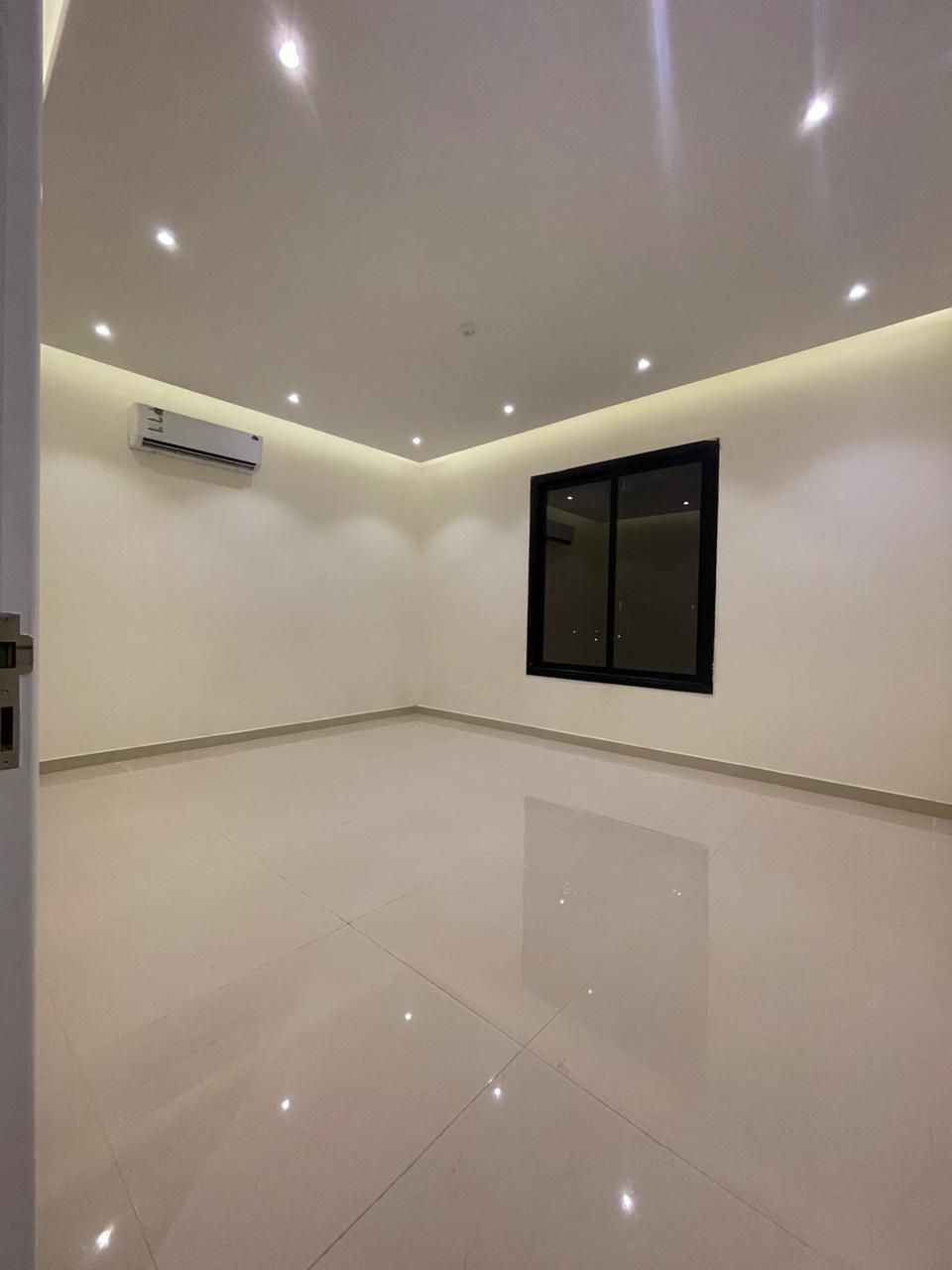 شقه فاخره للايجار حي العارض