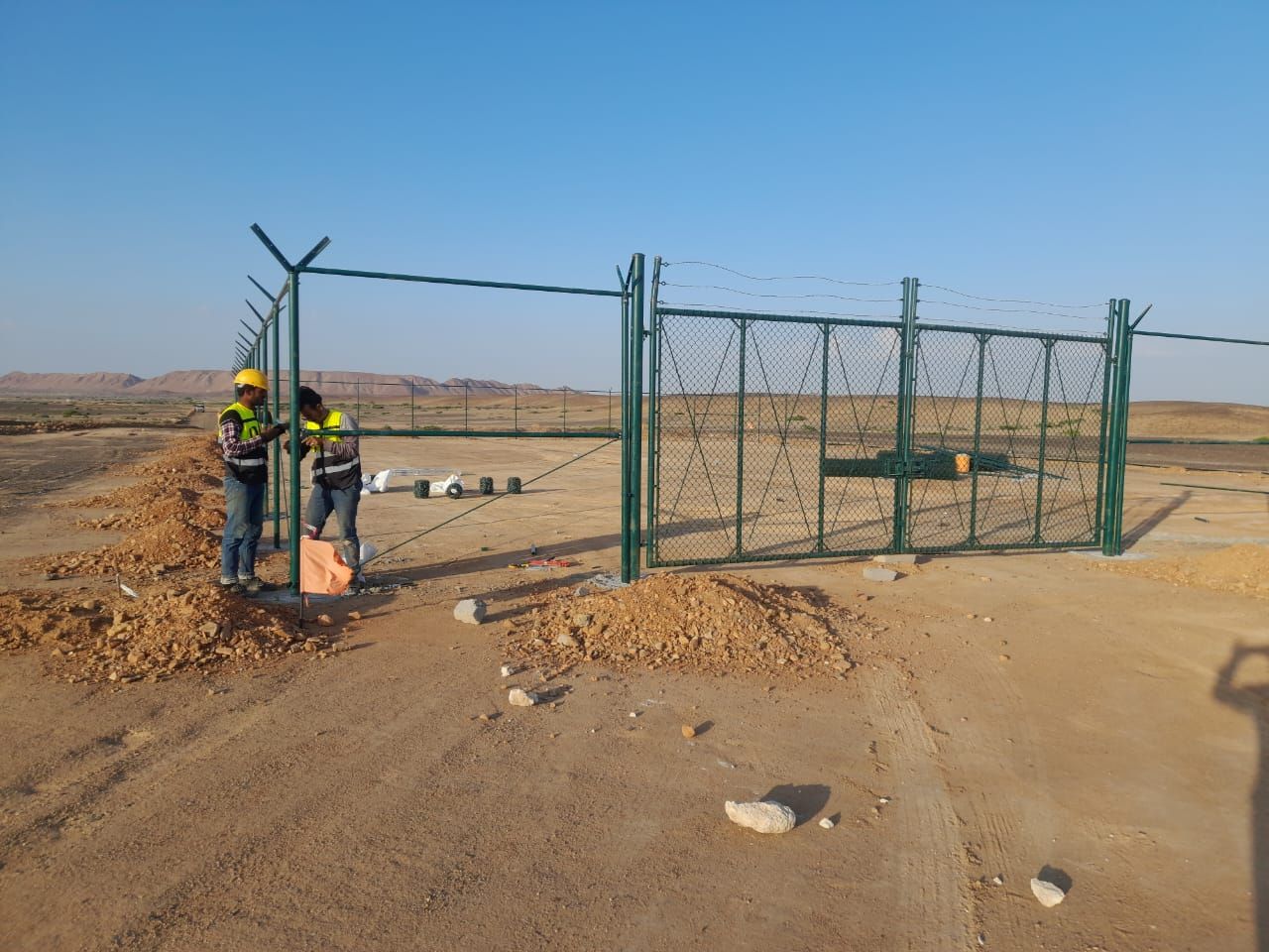 ومقل شبوك وهناقر بجميع انواعها في جميع أنحاء الممل