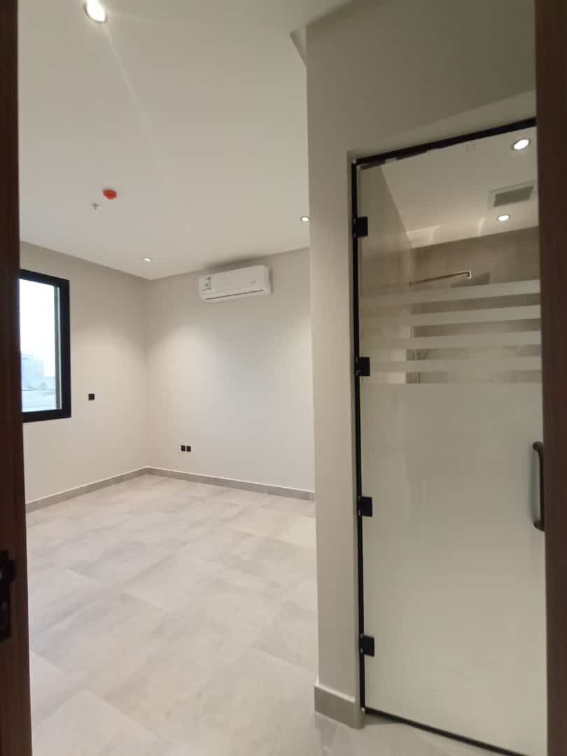 شقة فاخرة للايجار الرياض حي قرطبه المساحه 180 م مك