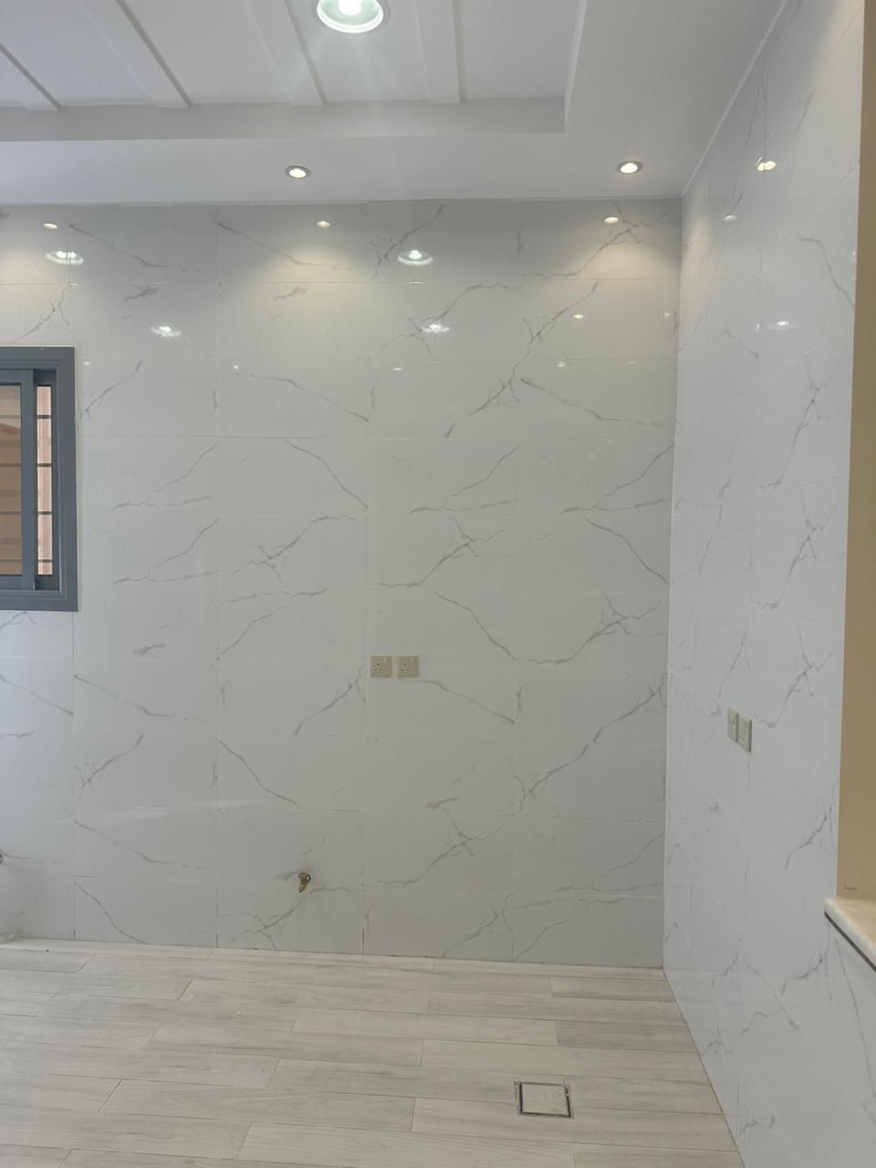 *شقه فاخره للايجار بريده حي* العليا