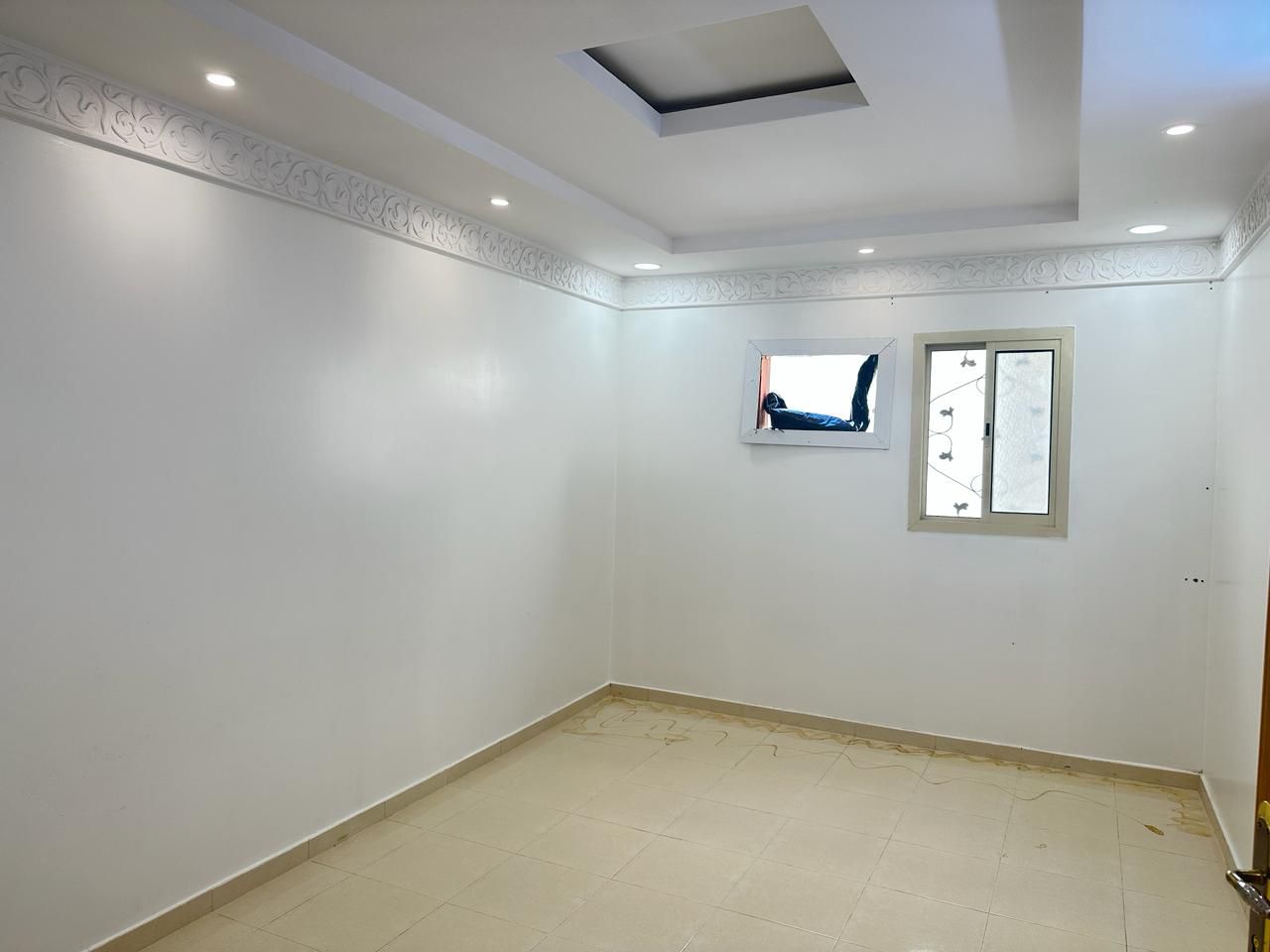 *السلام عليكم ورحمه الله* *وبركاته* *شقه للايجار*