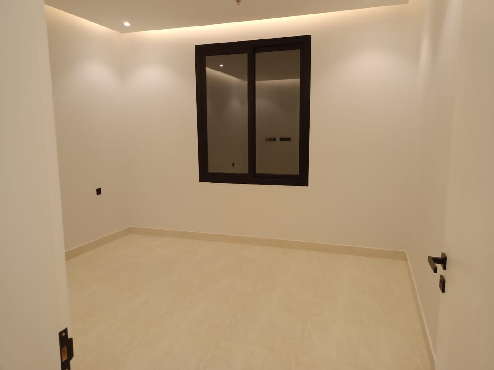 شقه فاخره بالرياض بحي الياسمين 180م