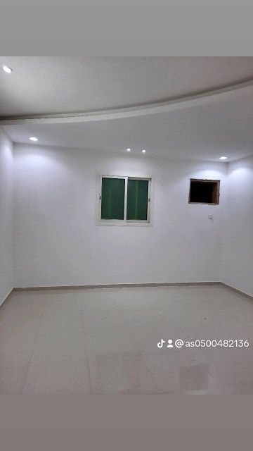 معلم بويات يمني بالرياض