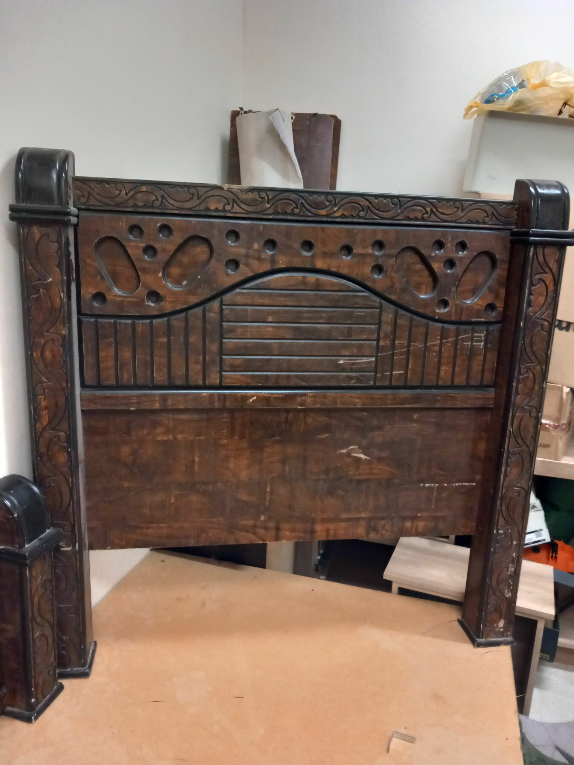 غرفة نوم نفر ونص وطني ٤٠٠ ريال مه مرتبة ولباد