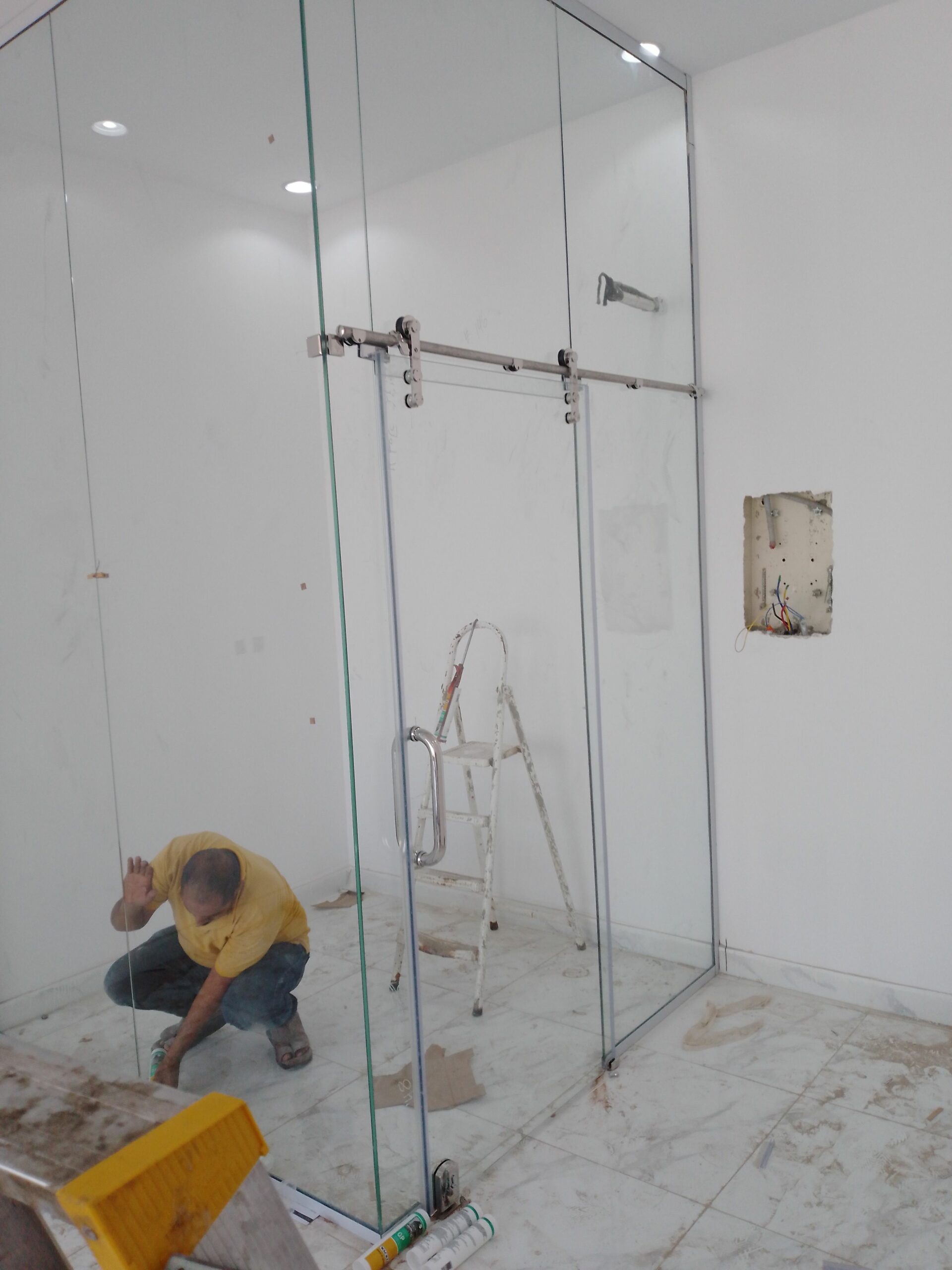 توريد وتركيب زجاج سكريت