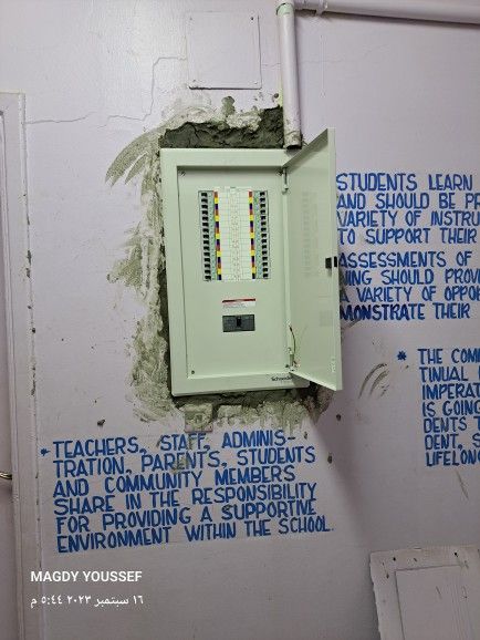 كهربائي شمال الرياض صيانه تركيب مفتاح افياش ثريات