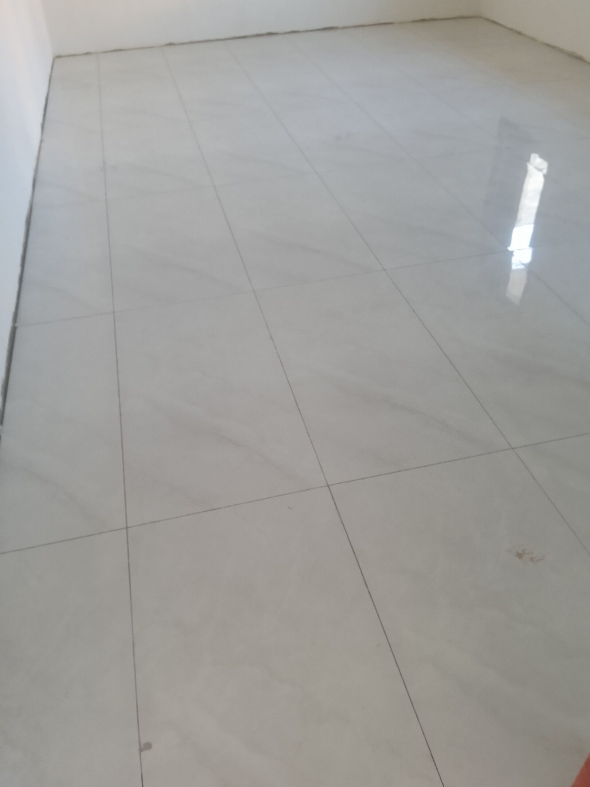 مبلط سيراميك ورخام وترميم حمامات ومطبخ