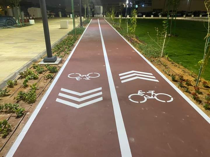 اعمال تخطيط طرق ومواقف السيارات دهانات حار وبادر