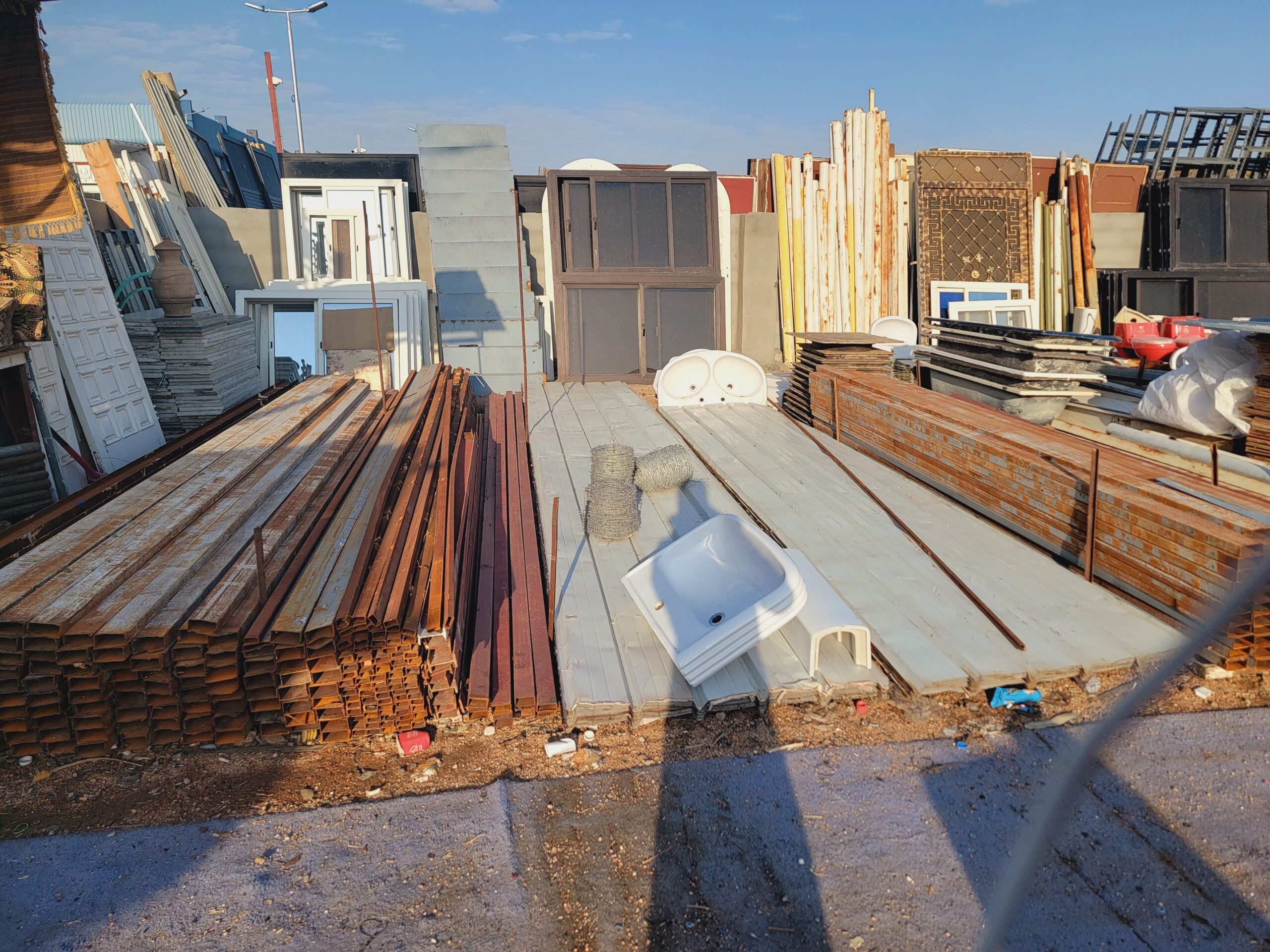 نشتري جميهع انواع الحديد ولاخشاب باالطائف